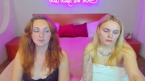 Lili and Bella online show from 4, 11, 2025