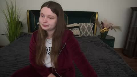 Snapshot of magicpeachhs chatting on 12, 6, 2026 Emily online show from 12, 6, 2026