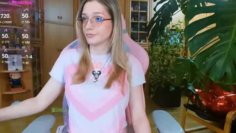 Nicole online show from 25, 2, 2025