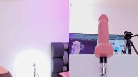 Snapshot of maily_zans chatting on 24, 4, 2026 Maily online show from 24, 4, 2026