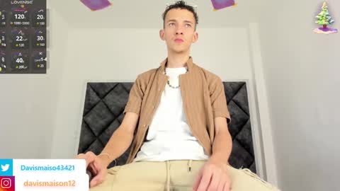 Snapshot of maisondavis_ chatting on 31, 12, 2024 Maison Davis online show from 31, 12, 2024