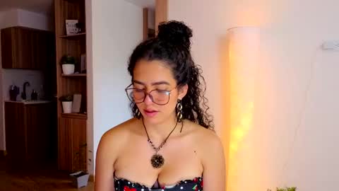   Lauu online show from 10, 4, 2026