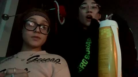 Snapshot of makeouthilldani chatting on 1, 1, 2025 hokulani online show from 1, 1, 2025