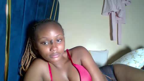Snapshot of makiesexxytrimmy chatting on 28, 4, 2026 Eva online show from 28, 4, 2026
