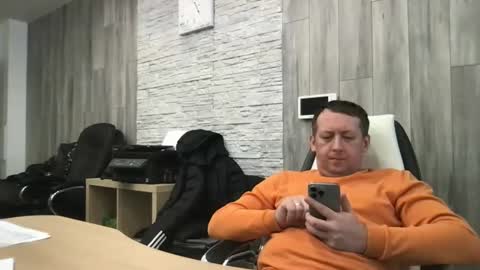 Snapshot of maks199402 chatting on 6, 3, 2026 maksoffice online show from 6, 3, 2026