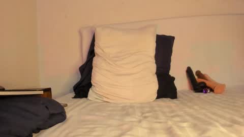 Snapshot of malarivera chatting on 12, 3, 2025 Laura online show from 12, 3, 2025