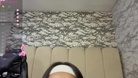 Snapshot of maleja_v_ chatting on 4, 12, 2025 Hi Stream 800am to 200pm online show from 4, 12, 2025