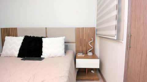 Maleja Diaz online show from 15, 4, 2026