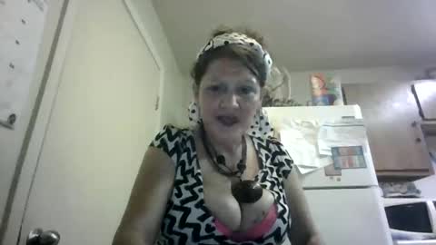 Snapshot of malinda702 chatting on 13, 10, 2025 malinda702 online show from 13, 10, 2025
