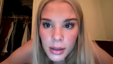 Snapshot of mallorybbaby chatting on 22, 12, 2025 Mallory online show from 22, 12, 2025