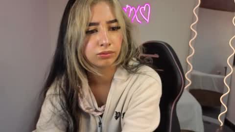 Malory  online show from 14, 11, 2025