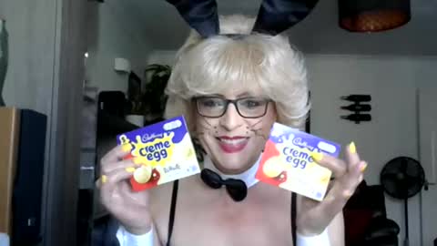 Snapshot of mandy_eyecandy chatting on 5, 4, 2026 Mandy EyeCandy online show from 5, 4, 2026