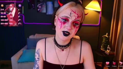 Snapshot of mandy_torres chatting on 22, 12, 2025 Luna online show from 22, 12, 2025