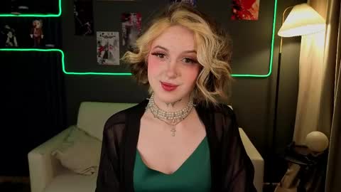 Snapshot of mandy_torres chatting on 29, 4, 2026 Luna online show from 29, 4, 2026
