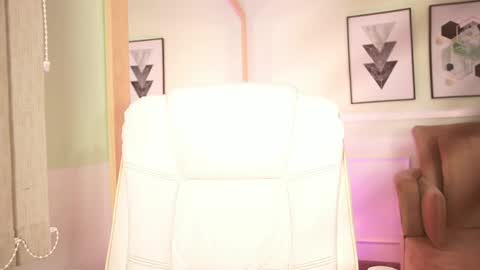 Mandy Collins online show from 8, 4, 2026