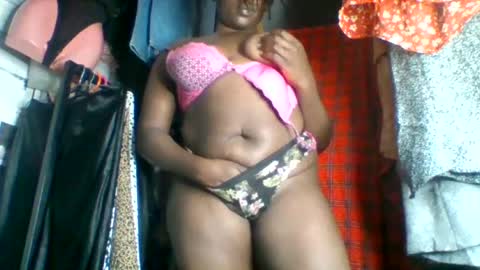 Snapshot of mandyglow24 chatting on 25, 6, 2026 Missdarkchocolate online show from 25, 6, 2026