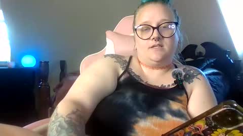 Snapshot of manicpixiepop chatting on 8, 5, 2026 ManicPixiePop online show from 8, 5, 2026