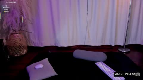 Snapshot of manu_nyx chatting on 24, 4, 2026 manu velezz Help me to get to 100 thumbs ups Tip 25tks Rate me online show from 24, 4, 2026