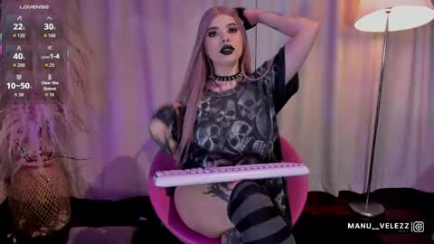 Snapshot of manu_nyx chatting on 25, 4, 2026 manu velezz Help me to get to 100 thumbs ups Tip 25tks Rate me online show from 25, 4, 2026