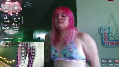 Snapshot of maplebeesticky chatting on 30, 1, 2025 Maple online show from 30, 1, 2025