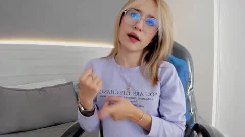 Snapshot of mara_33 chatting on 13, 12, 2025 mara_33 online show from 13, 12, 2025