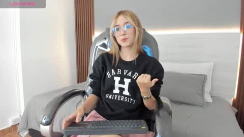 Snapshot of mara_33 chatting on 18, 12, 2025 mara_33 online show from 18, 12, 2025