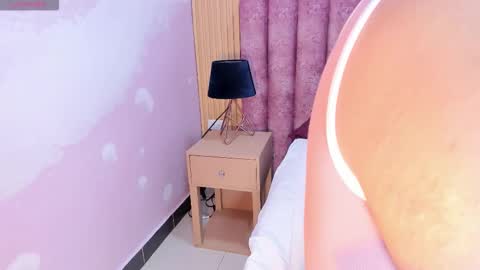 Snapshot of maralinette22 chatting on 18, 3, 2026 maralinette22 online show from 18, 3, 2026