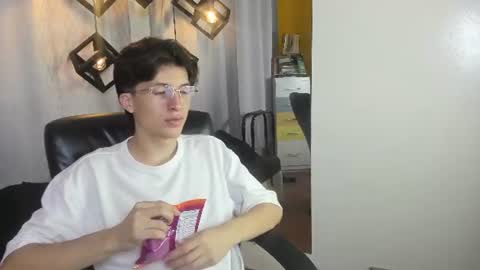 Snapshot of marcoviolet chatting on 5, 7, 2026 marcoviolet online show from 5, 7, 2026