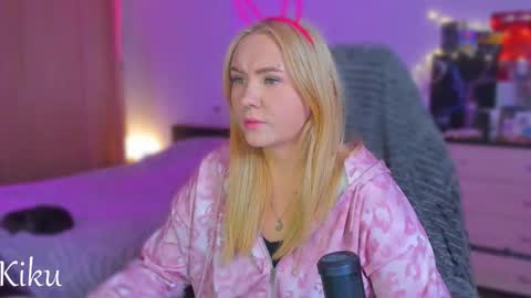 Snapshot of mari_kiku chatting on 12, 10, 2025 Kiku and Marii - online show from 12, 10, 2025