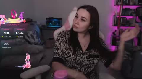 Snapshot of mari_moore7 chatting on 9, 7, 2026 mari moore online show from 9, 7, 2026