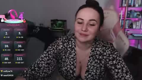Snapshot of mari_moore7 chatting on 19, 7, 2026 mari moore online show from 19, 7, 2026