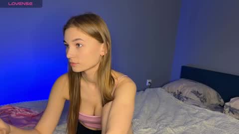 Snapshot of maria_plaudice chatting on 6, 3, 2025 maria online show from 6, 3, 2025