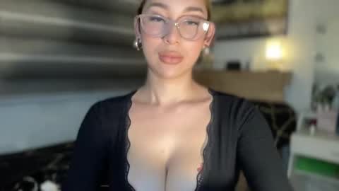 Snapshot of maria_sopia18 chatting on 24, 2, 2025 Sopia Nicart online show from 24, 2, 2025