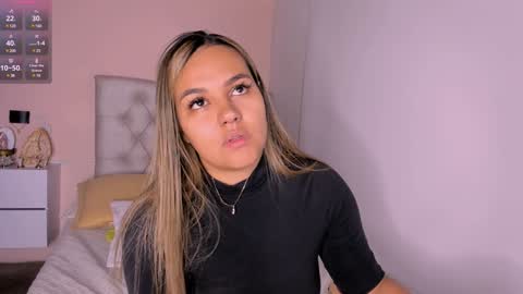 Snapshot of mariana__roe chatting on 6, 12, 2024 Mariana Roe online show from 6, 12, 2024