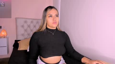 Snapshot of mariana__roe chatting on 29, 12, 2024 Mariana Roe online show from 29, 12, 2024