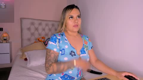 Snapshot of mariana__roe chatting on 4, 1, 2025 Mariana Roe online show from 4, 1, 2025