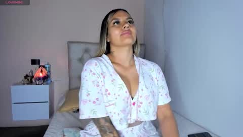 Snapshot of mariana__roe chatting on 13, 11, 2025 Mariana Roe online show from 13, 11, 2025