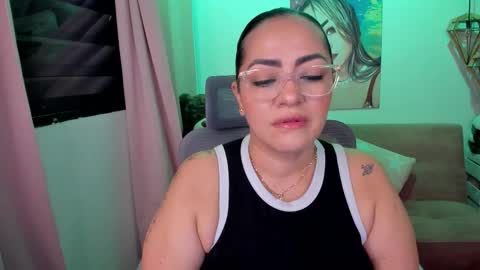 Snapshot of marianalopez81 chatting on 5, 3, 2026 Mariana Lopez online show from 5, 3, 2026