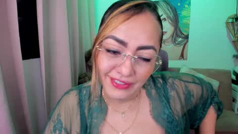 Snapshot of marianalopez81 chatting on 15, 3, 2026 Mariana Lopez online show from 15, 3, 2026