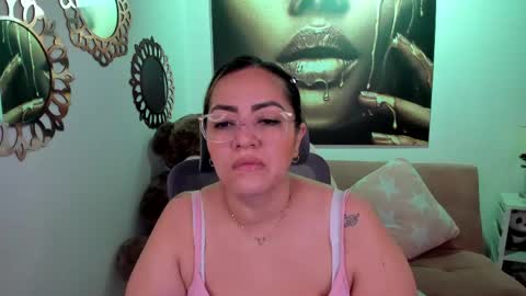 Snapshot of marianalopez81 chatting on 8, 4, 2026 Mariana Lopez online show from 8, 4, 2026