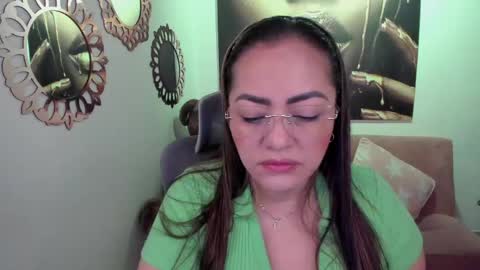 Snapshot of marianalopez81 chatting on 2, 5, 2026 Mariana Lopez online show from 2, 5, 2026