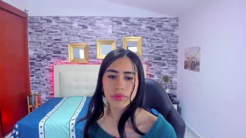 Snapshot of marianaxxx__ chatting on 12, 1, 2025 Mariana online show from 12, 1, 2025