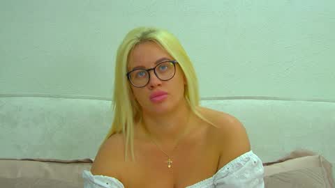 Snapshot of marianeumann chatting on 2, 5, 2026 Maria online show from 2, 5, 2026