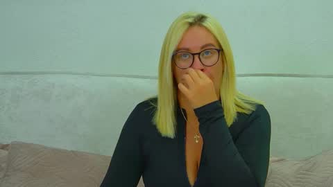 Snapshot of marianeumann chatting on 8, 5, 2026 Maria online show from 8, 5, 2026