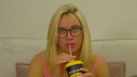 Snapshot of marianeumann chatting on 15, 5, 2026 Maria online show from 15, 5, 2026