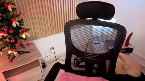 Marian Love  online show from 5, 1, 2026