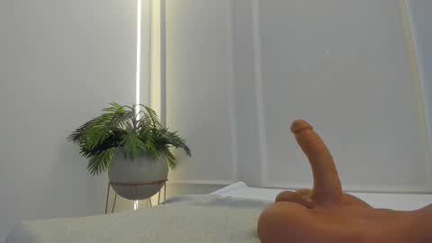 Maria Pettit online show from 23, 2, 2025