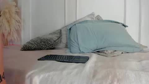 Snapshot of mariapettit chatting on 8, 7, 2026 Maria Pettit online show from 8, 7, 2026