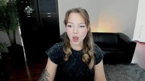 Snapshot of mariarobinsone chatting on 14, 10, 2025 mariarobinsone online show from 14, 10, 2025