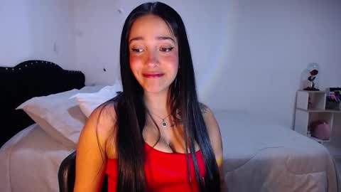 Snapshot of marie_daved chatting on 4, 10, 2025 Nicolle online show from 4, 10, 2025